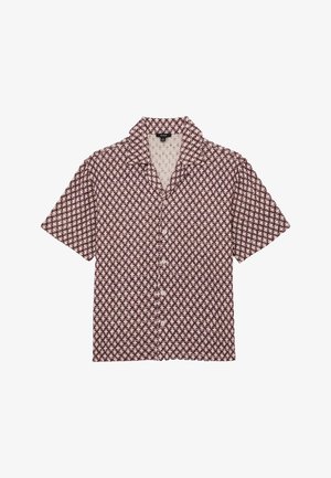 Kortærmet skjorte med knapper og krave, med et gentaget mørkerødt geometrisk mønster på en lys pink baggrund.