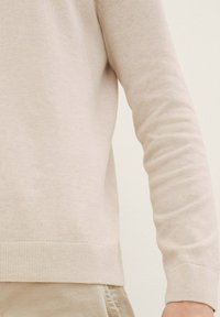 TOM TAILOR MIT V-AUSSCHNITT - Pullover - silver ecru light melange