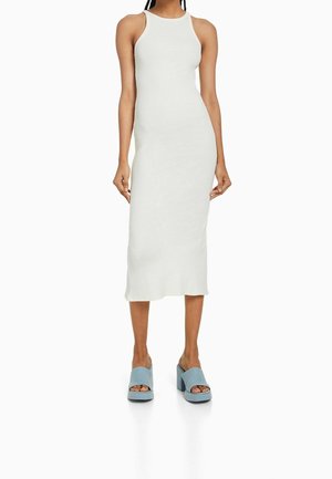 Bershka, Robe fourreau - beige