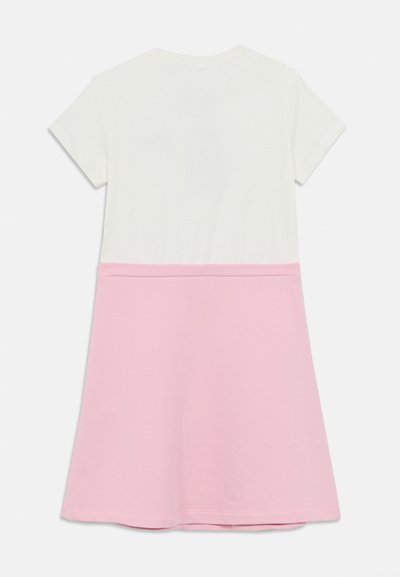 Φόρεμα με κοντά μανίκια, λευκή κορυφή και ροζ φούστα. Κατασκευασμένο από απαλό βαμβάκι, με στρογγυλή λαιμόκοψη και φαρδιά κάτω άκρη.