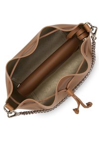 Sac en cuir marron avec un intérieur texturé, doté d'une poignée centrale marron, d'accents en chaîne, et d'un design doux et ouvert.