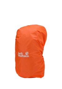 Housse de sac à dos imperméable orange vif avec logo "Jack Wolfskin" blanc et empreinte de patte sur tissu lisse.