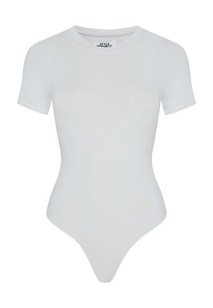 Body bianco a maniche corte con design aderente, texture liscia, collo rotondo e taglio a perizoma. Tessuto morbido, costruzione senza cuciture.