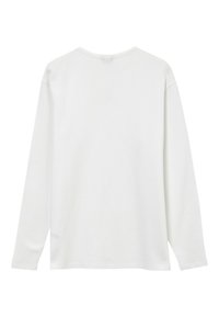 Top bianco a maniche lunghe caratterizzato da un tessuto testurizzato, con scollatura rotonda e vestibilità rilassata. Il retro è semplice, senza loghi o dettagli visibili.