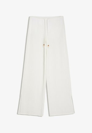 Witte broek met wijde pijpen en een taillekoord voorzien van kleine kralen aan de uiteinden.