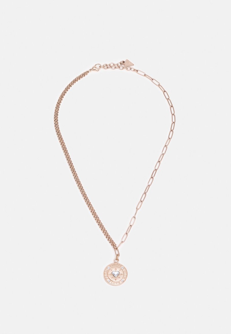 Collier en or rose avec deux styles de chaînes différents et un pendentif rond avec un petit cœur et le mot "Love."