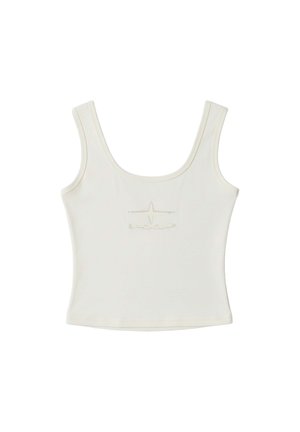 Witte mouwloze top gemaakt van zachte stof; met een ronde halslijn en een subtiel logo aan de voorkant gestikt. Gladde textuur, minimalistisch ontwerp.
