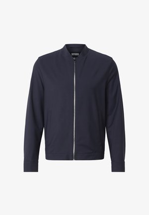 Marineblauw bomberjack met volledige ritssluiting aan de voorkant, opstaande kraag, lange mouwen en subtiele zijzakken, gemaakt van gladde stof.