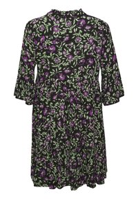 Floral Kleid mit schwarzem Hintergrund, lila Blumen und grünen Blättern. Ausgestellte Ärmel und eine geraffte Taille sorgen für Struktur und Volumen.