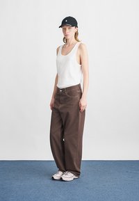 Carhartt WIP BRANDON PANT - Jeans relaxed fit - palisander stone