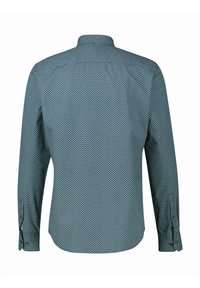 Langarmshirt in donker teal met een klein geometrisch patroon. Beschikt over een standaard kraag en manchetten met knoopsluitingen.