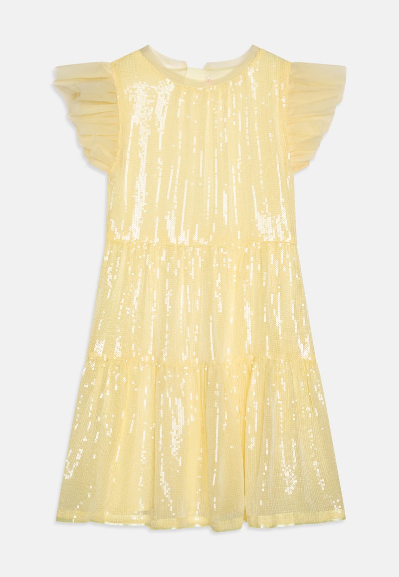 Gul paljetterklänning med volangärmar, lagerdesign och textil med struktur. Glittrande detaljer skapar en skimrande effekt.