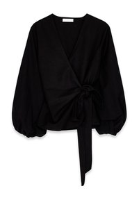 Blusa negra ajustada hecha de tela suave, con mangas abullonadas, cintura anudada y un diseño de escote en V profundo. Textura suave sin patrones.