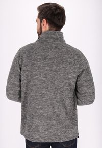 Giacca in pile grigia con colletto alto, tessuto testurizzato e maniche lunghe. Caratterizzata da un design casual, la parte posteriore è liscia senza dettagli visibili.