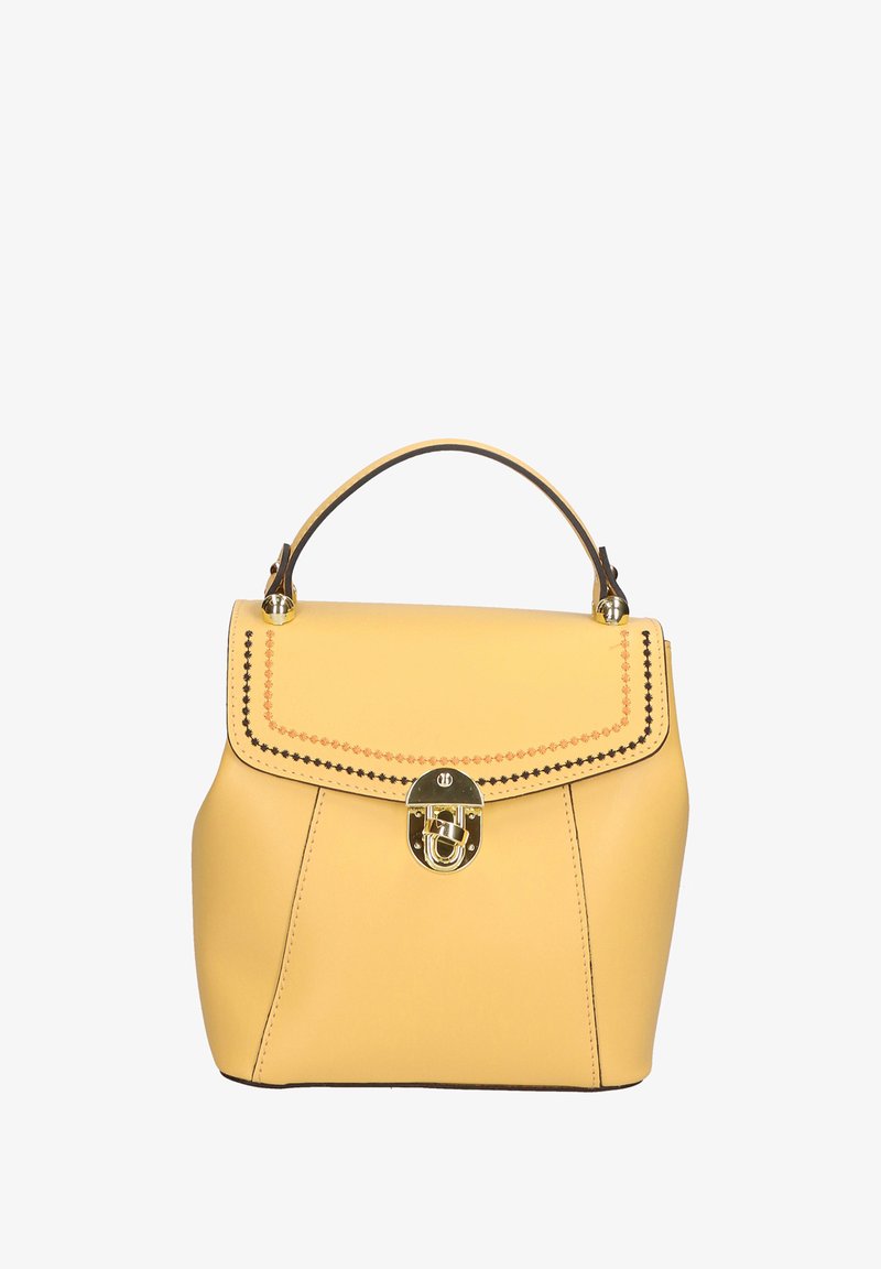 Sac à main en cuir jaune avec une forme structurée, une poigné supérieure, des accessoires en or et des coutures décoratives le long du rabat.