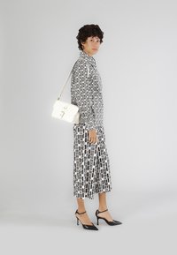 CAFèNOIR Schoudertas - white