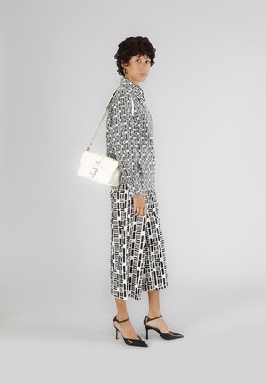 CAFèNOIR Skuldertasker - white