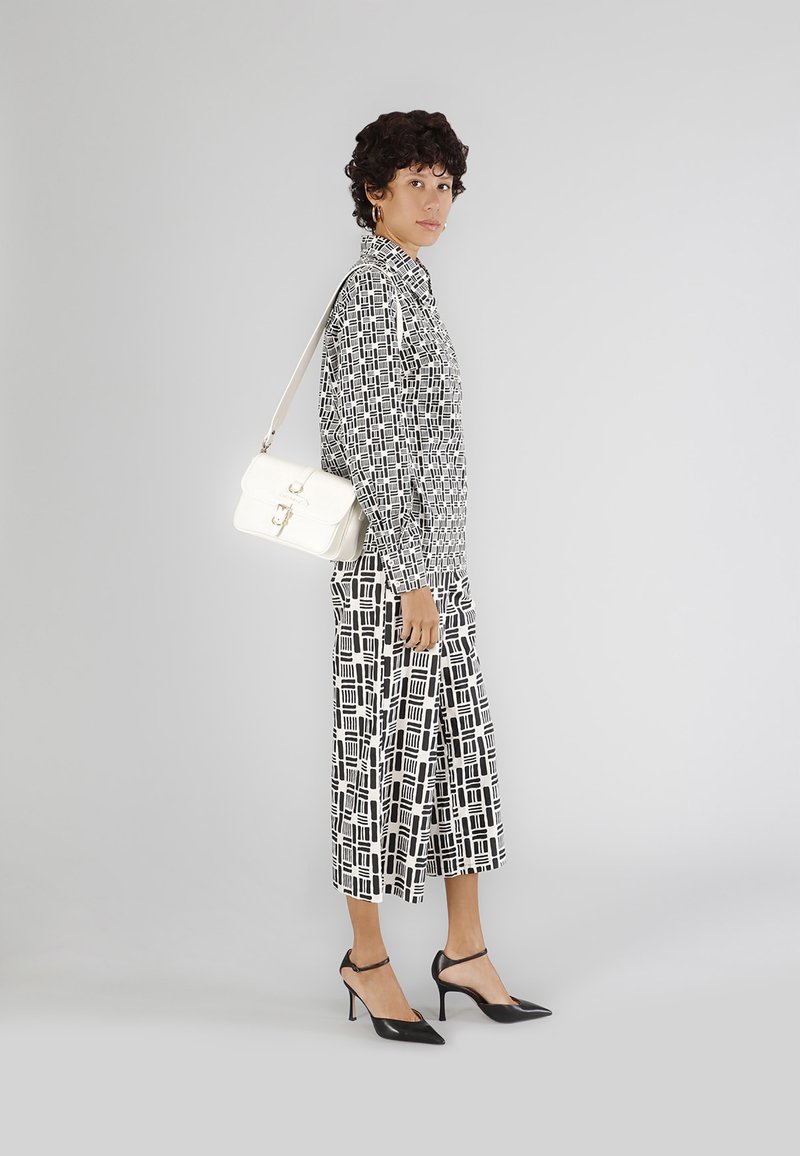 CAFèNOIR Schoudertas - white