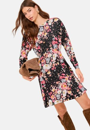 REGULAR FIT - BATWING - Trikotaažkleit - black