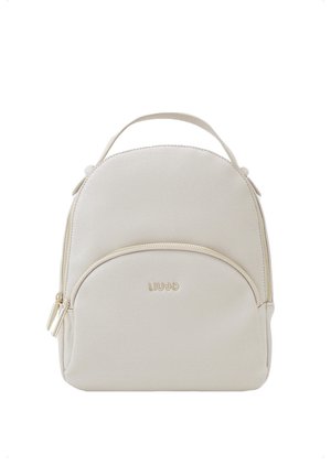Petit sac à dos beige clair avec poche zippée à l'avant, poignée supérieure et logo doré "LIU JO" au centre avant.
