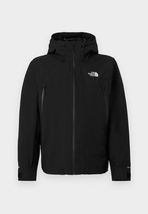 Chaqueta negra con capucha, que presenta un cierre frontal, dos bolsillos laterales con cremallera, puños ajustables y un logo en la parte superior del pecho izquierdo.