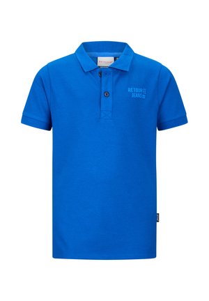 Hellblaues Poloshirt mit kurzen Ärmeln, zwei Knöpfen, Kragen und dem Text "Retour Jeans" auf der linken Brustseite.