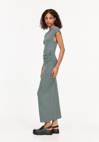 PULL&BEAR GATHERED - MIDI - Dnevna obleka - green