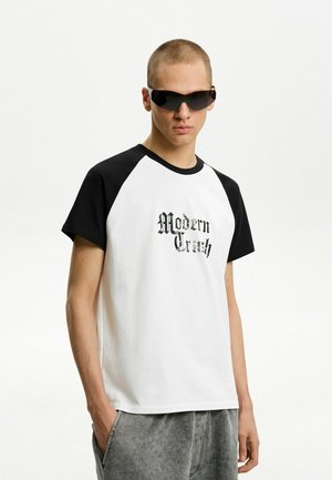 - T-shirt z nadrukiem