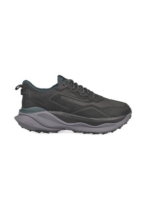 Schwarzer und dunkelgrauer wasserdichter Sneaker mit Schnürverschluss und dicker gepolsterter Sohle, für den Outdoor-Einsatz entwickelt.