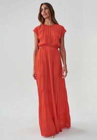 THE FATED TERISA - Vestito lungo - coral