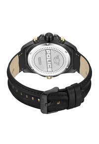 Orologio con cinturino in pelle nera e quadrante rotondo argentato. Dettagli notevoli includono accenti dorati, un motivo testurizzato e il marchio "POLICE".