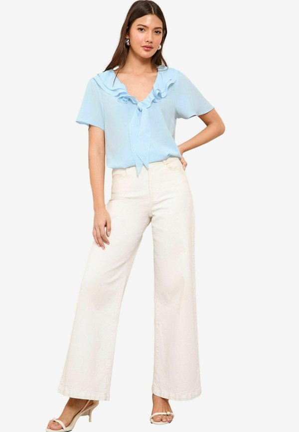 SHORT SLEEVE RUFFLE FRONT  - Bluse