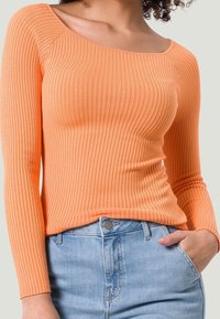 zero Sweter
