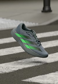 No seleccionado, grey/screaming green