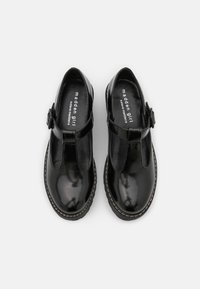 Madden Girl Lodičky s platformou - black