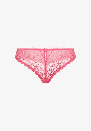 Rausvos nėrinės moteriškos kelnaitės su gėlių siuvinėjimu ir maža dekoratyvine kaspinu priekyje centre, pateiktos ant balto fono.