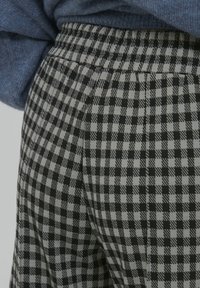 ICHI IHKATE - Pantalon classique - vetiver