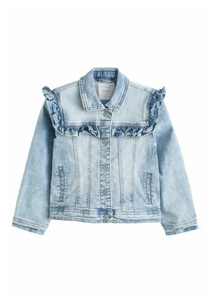 Chaqueta de denim azul claro con botones frontales y detalles fruncidos en el pecho y los hombros, con dos bolsillos verticales a los lados.