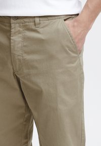Solid SDJOE REGULAR FIT - Chino - tree house