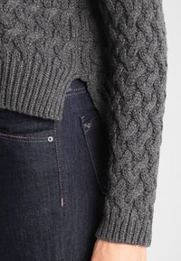 Even&Odd Sweter