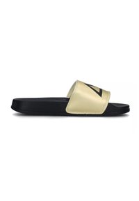 Sandalo slide con una parte superiore in sintetico beige che presenta un logo nero e una suola nera texturizzata. Design piatto con punta aperta.