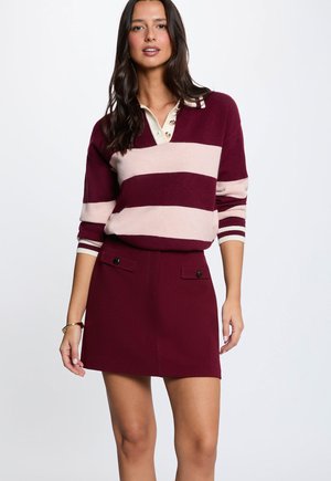 Morgan, MORGAN MORGAN SWEATER WITH A TURNED-DOWN COLLAR - Jersey de punto - bordeaux