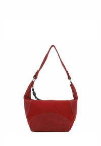 Borsa a spalla in suede rosso con una larga tracolla, caratterizzata da una forma arrotondata, pannelli di texture a contrasto e dettagli in hardware argentato.