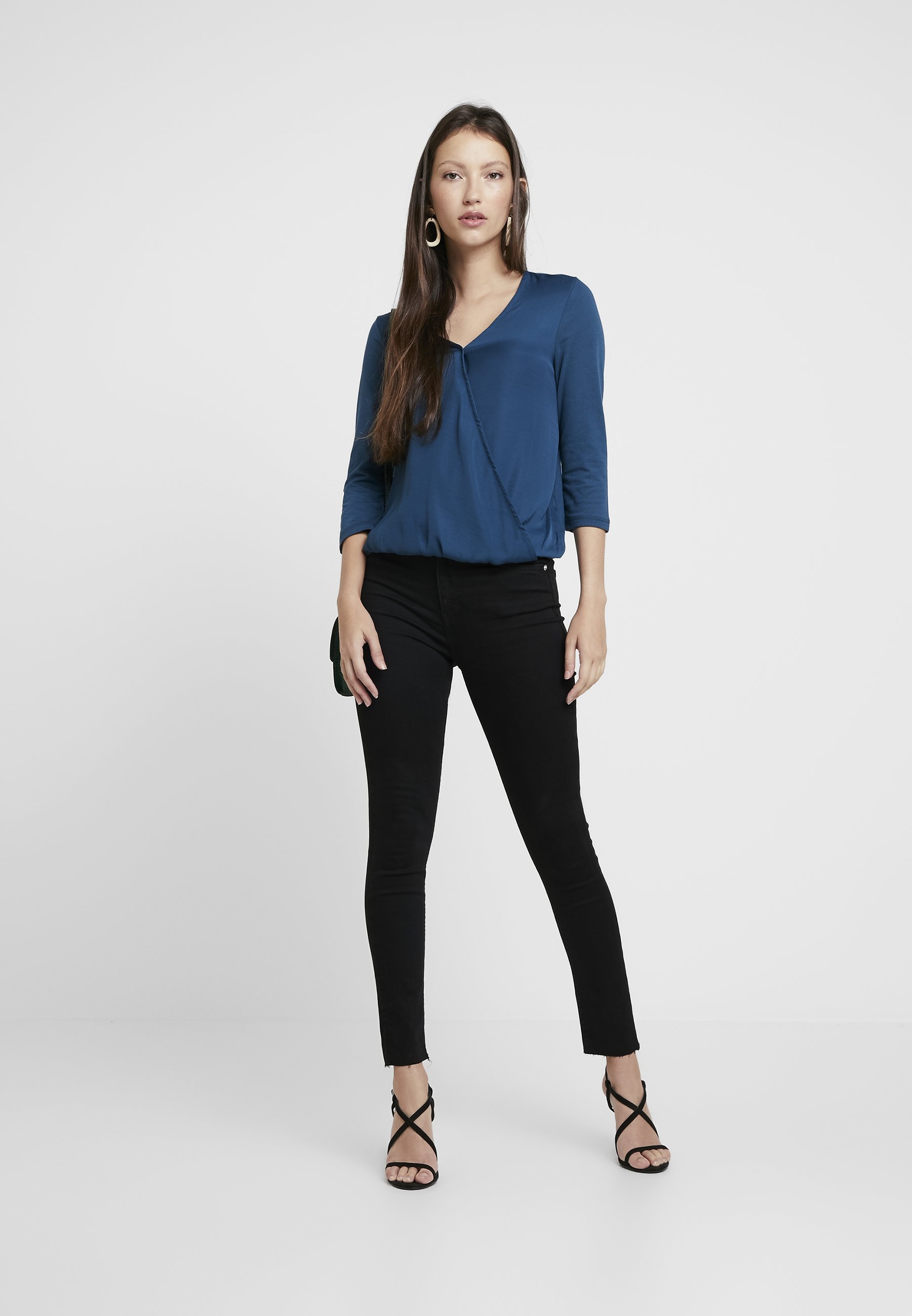 NA KD HIGH WAIST Jeans Skinny Fit black Zalando.no NA-KD MID WAIST DESTROYED - Jeans Skinny Fit - mid blue