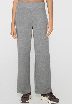 - Spodnie treningowe