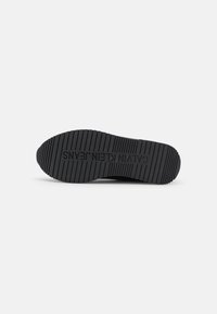 Calvin Klein Jeans RUNNER - Sapatilhas - black