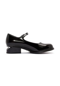 Zwarte gepatineerde leer Mary Jane-schoenen met een afgeronde neus, verstelbare band en een lage blokhak met decoratieve hardware-accenten.