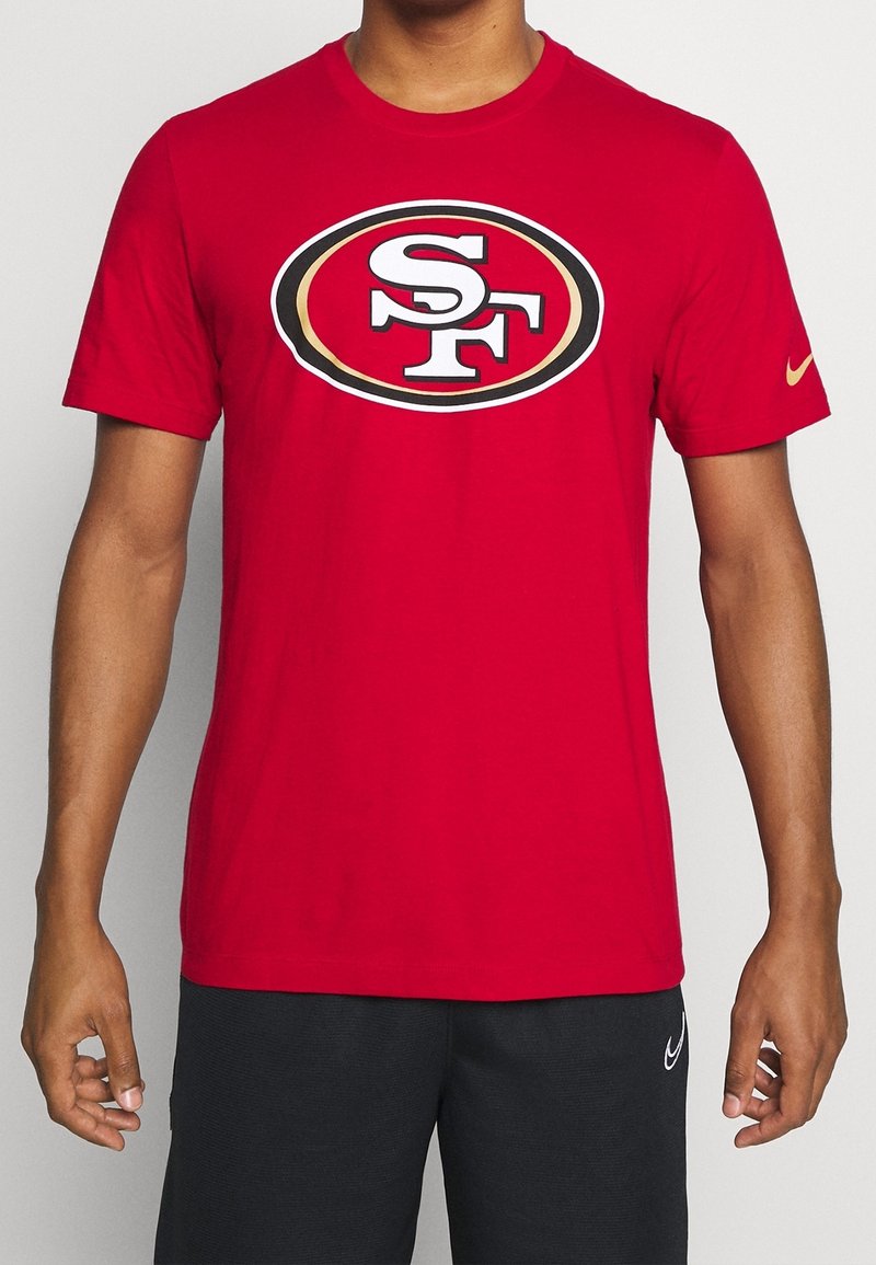 Rode katoenen t-shirt met een groot wit en zwart ovaal logo met "SF" in het midden. Korte mouwen, ronde hals ontwerp.