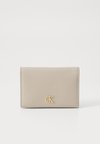 MIN MONOGRAM FLAP CARDCASE - Portafoglio - chateau
