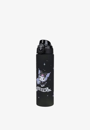 Zwarte waterfles met flip-top deksel met een cartoonfiguur die een paarse narrenhoed draagt en de tekst "KUROMI" eronder.